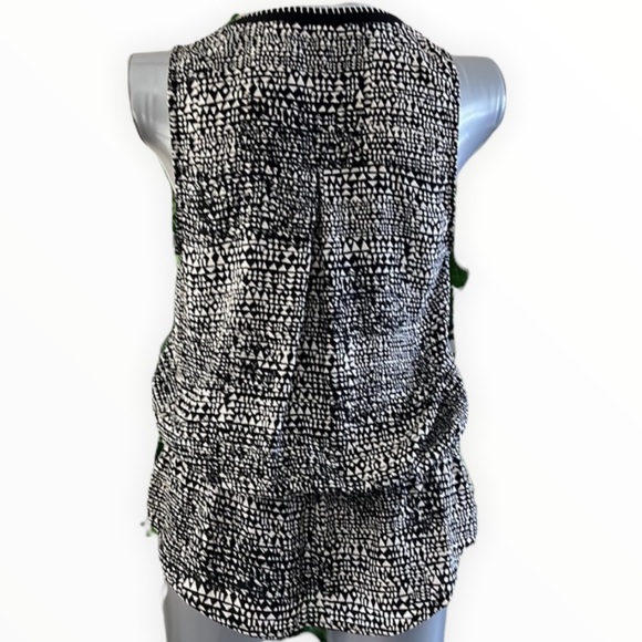 🇨🇦 Daniel Rainn size Medium sleeveless blouse - Picture 4 of 11